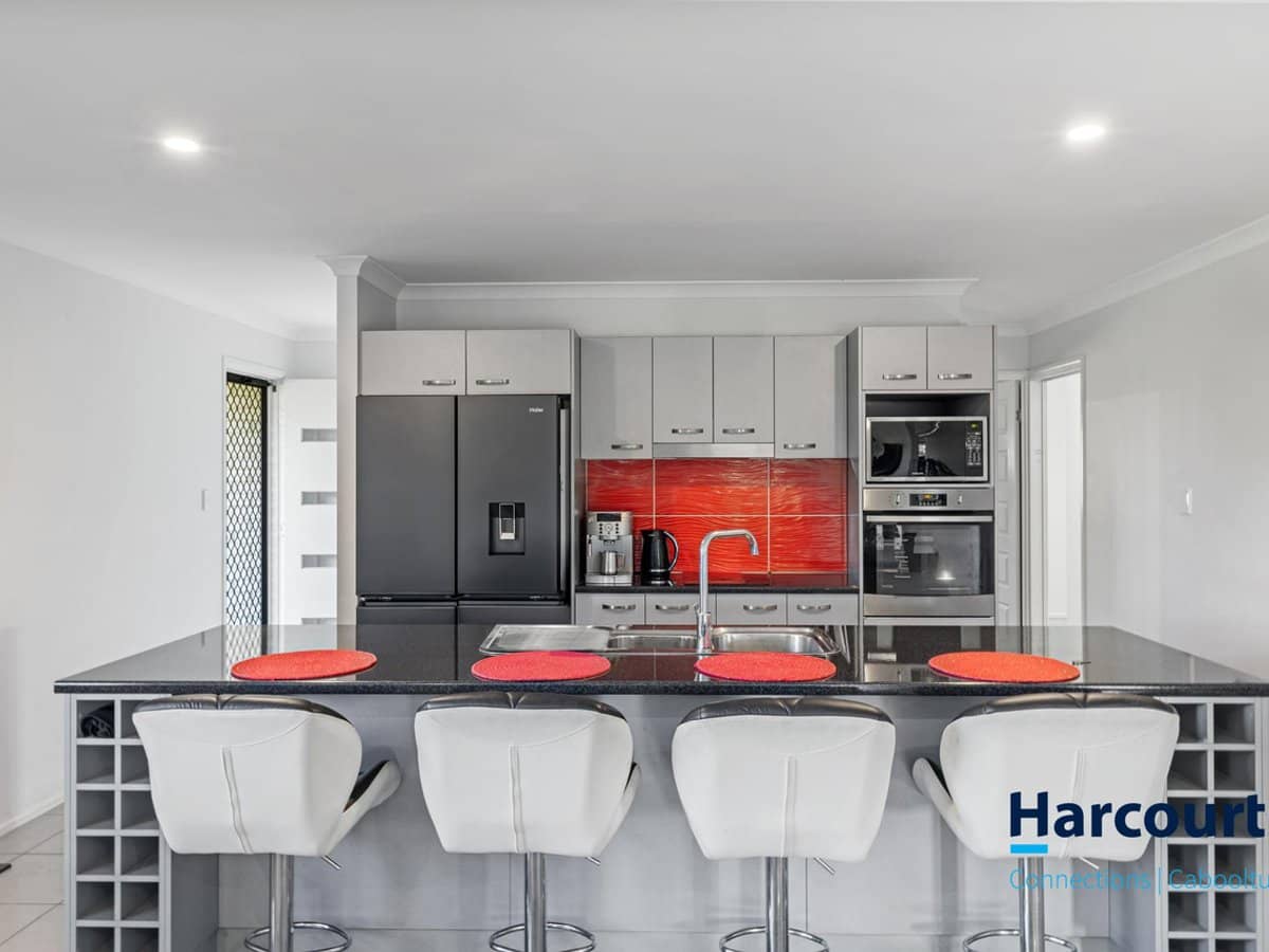 1 Farrow Close, WOODFORD - Thumbnail 5