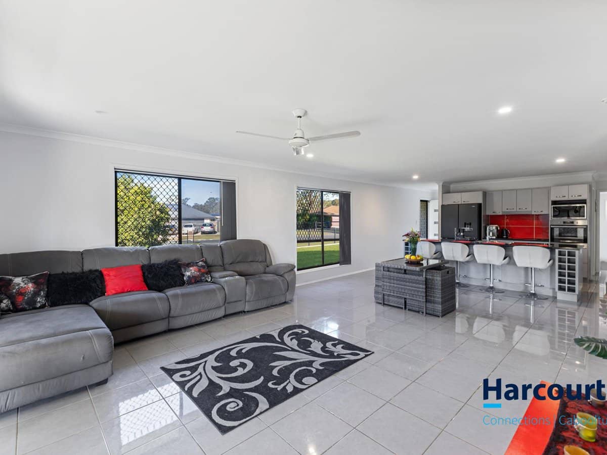 1 Farrow Close, WOODFORD - Thumbnail 6