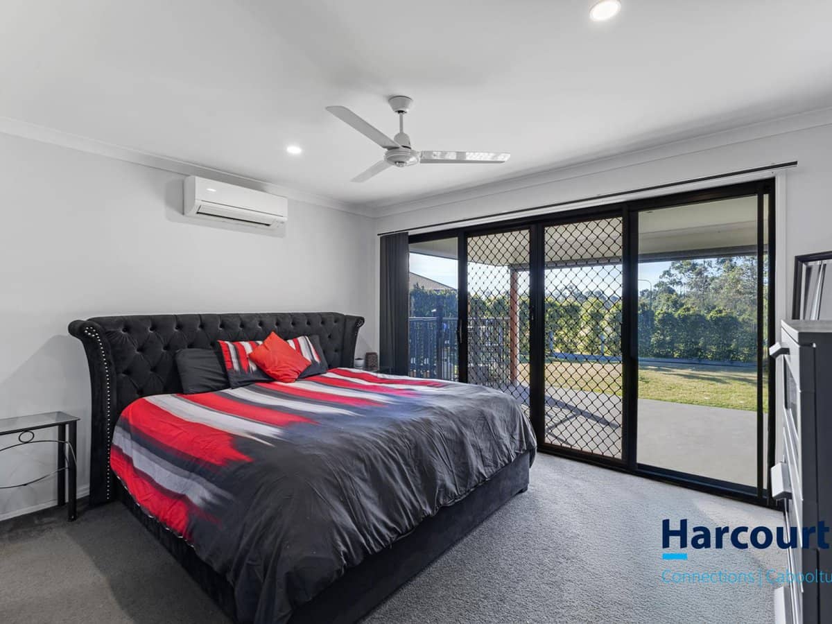 1 Farrow Close, WOODFORD - Thumbnail 8