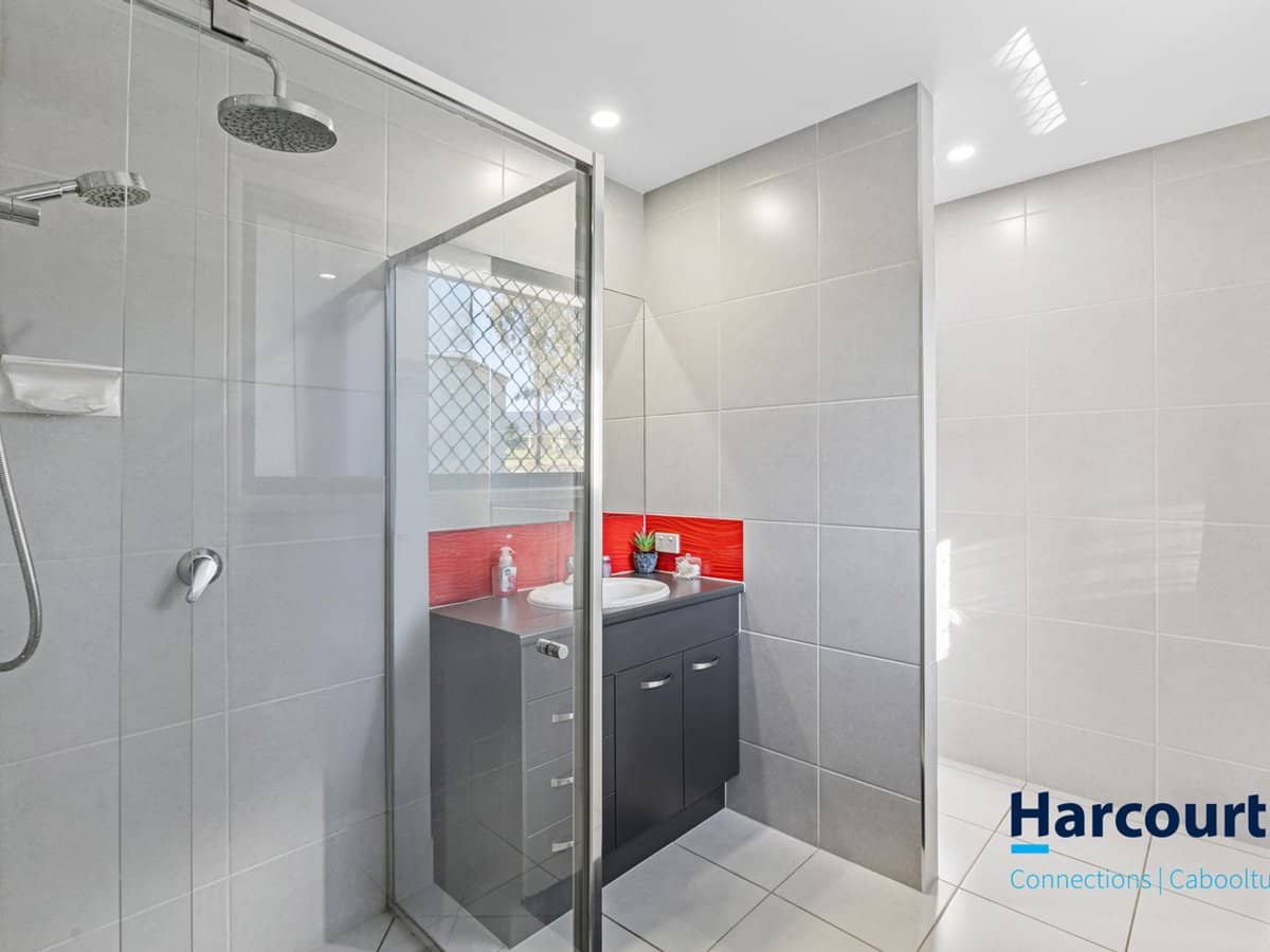 1 Farrow Close, WOODFORD - Thumbnail 9