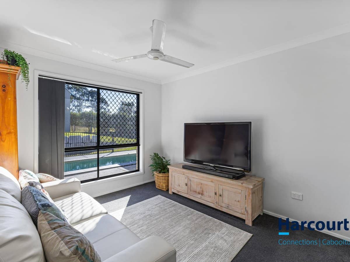 1 Farrow Close, WOODFORD - Thumbnail 11