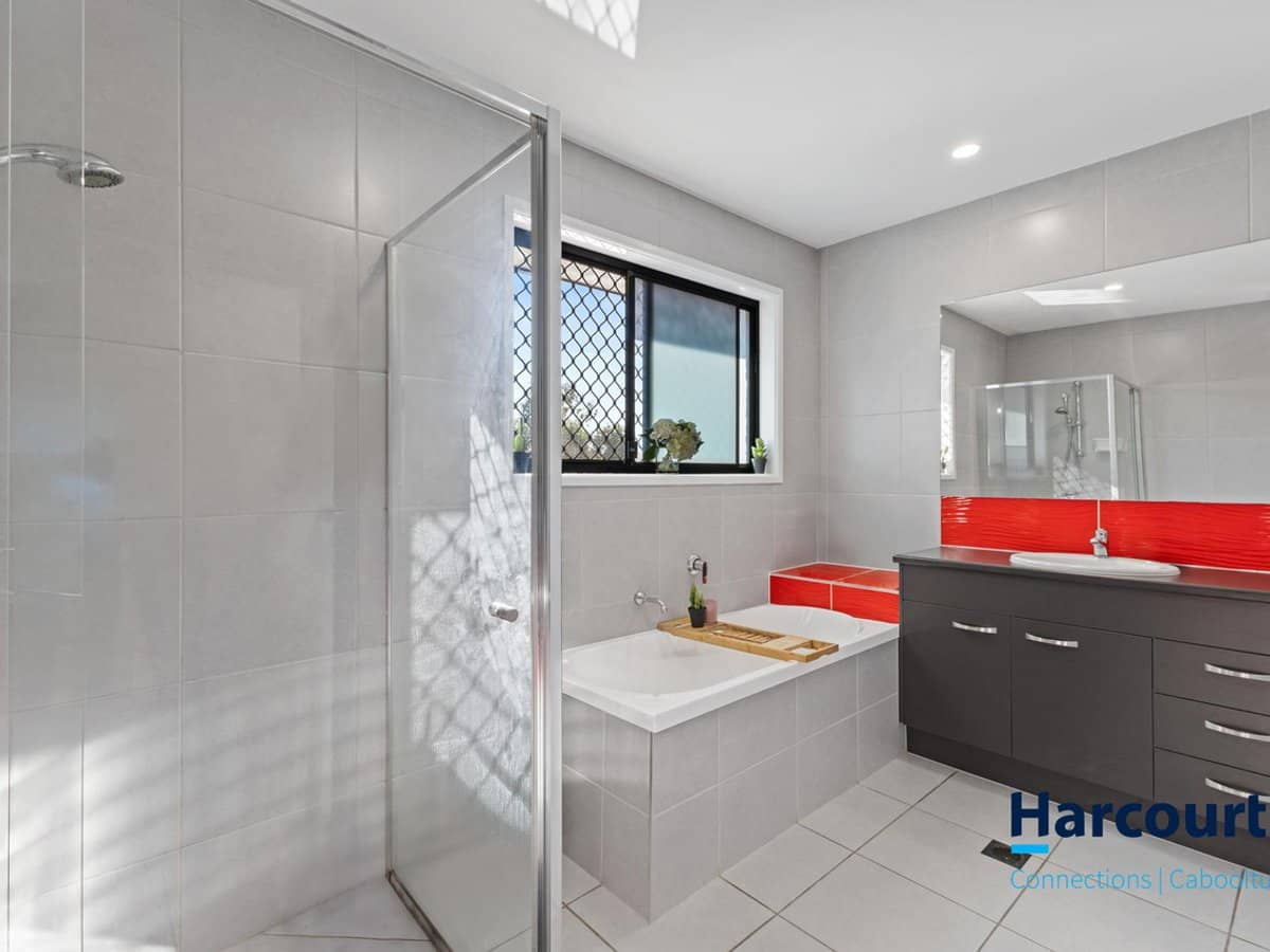 1 Farrow Close, WOODFORD - Thumbnail 12