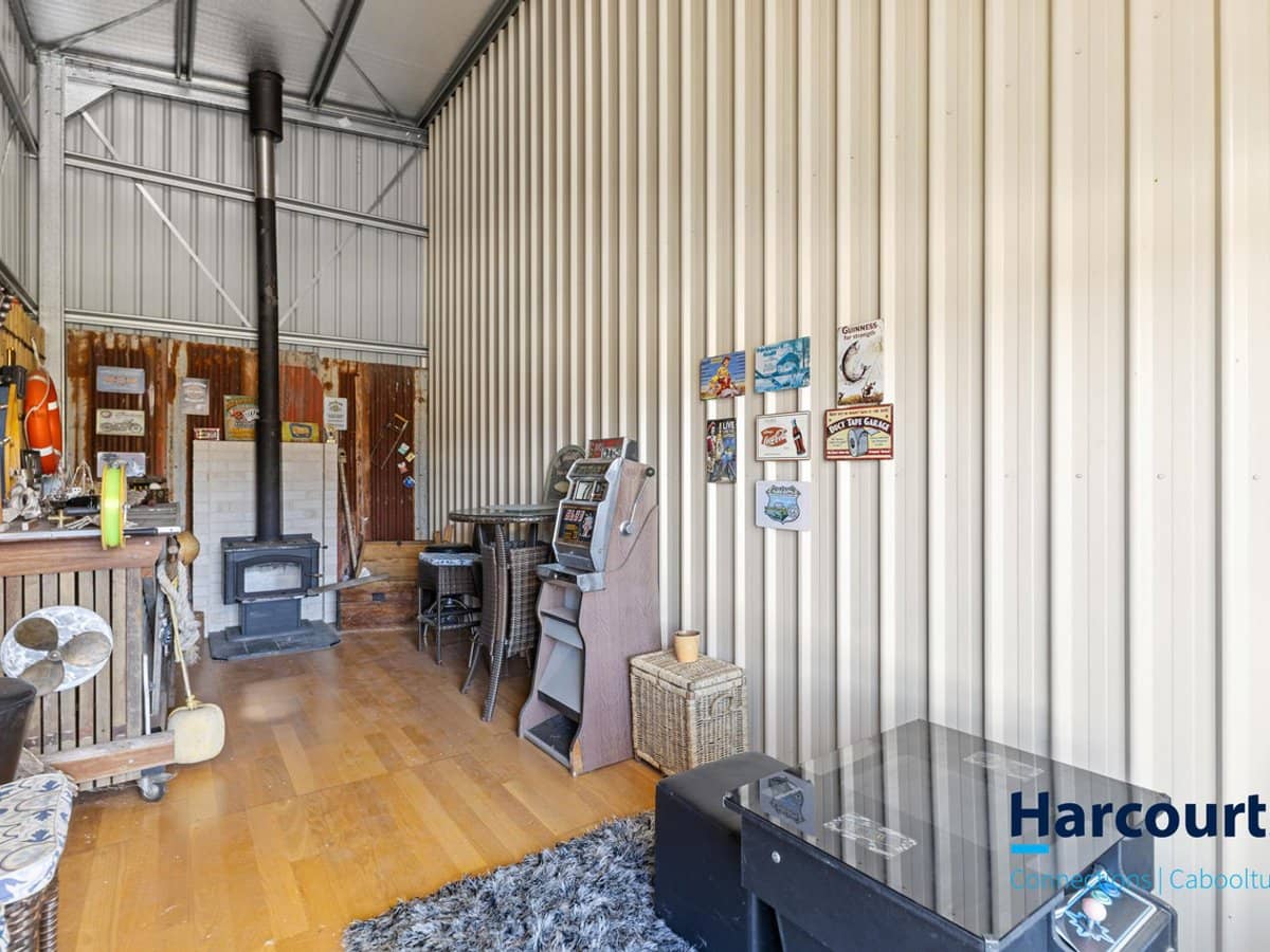 1 Farrow Close, WOODFORD - Thumbnail 17