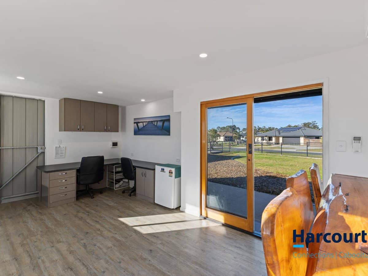 1 Farrow Close, WOODFORD - Thumbnail 20