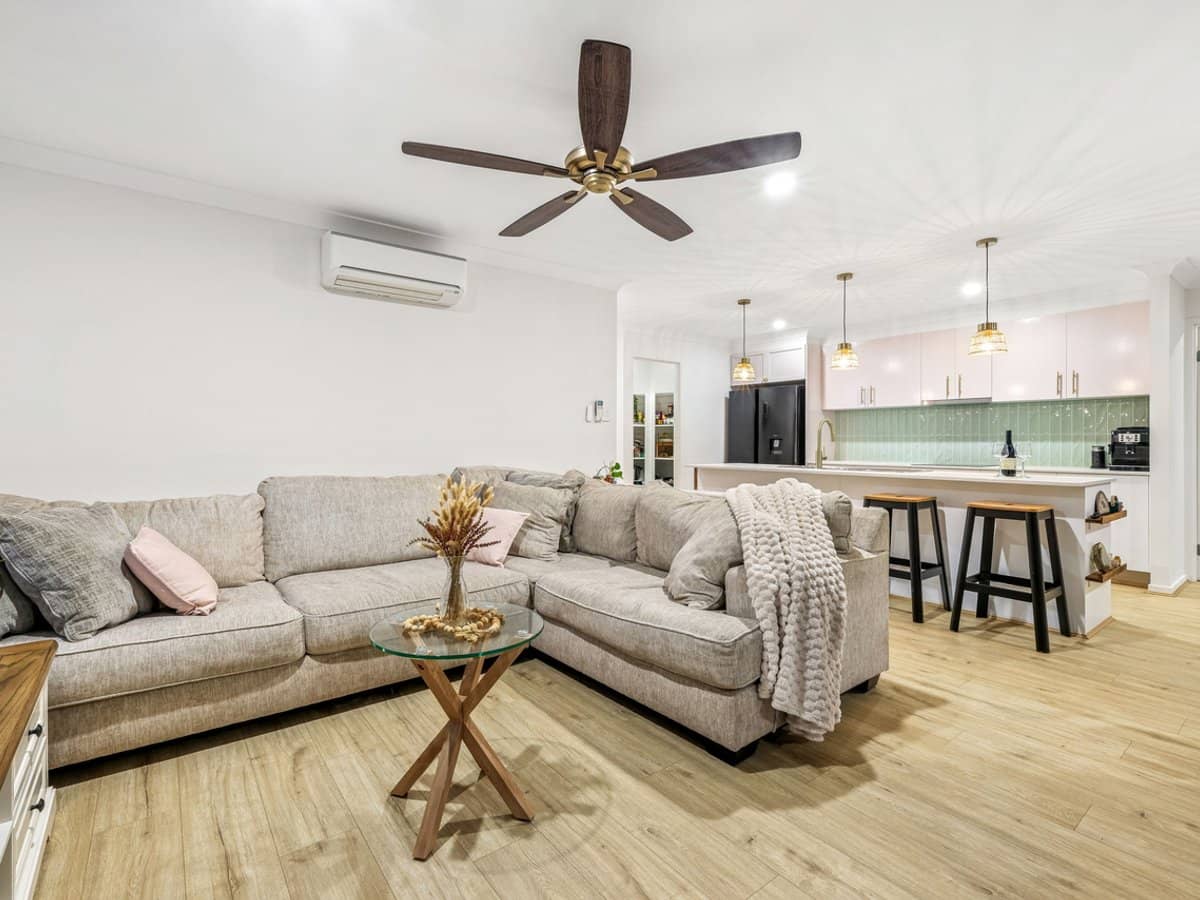 10 Meander Court, ORMEAU HILLS - Thumbnail 3