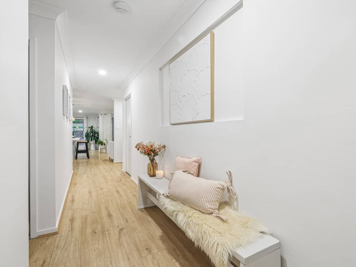 10 Meander Court, ORMEAU HILLS - Thumbnail 9