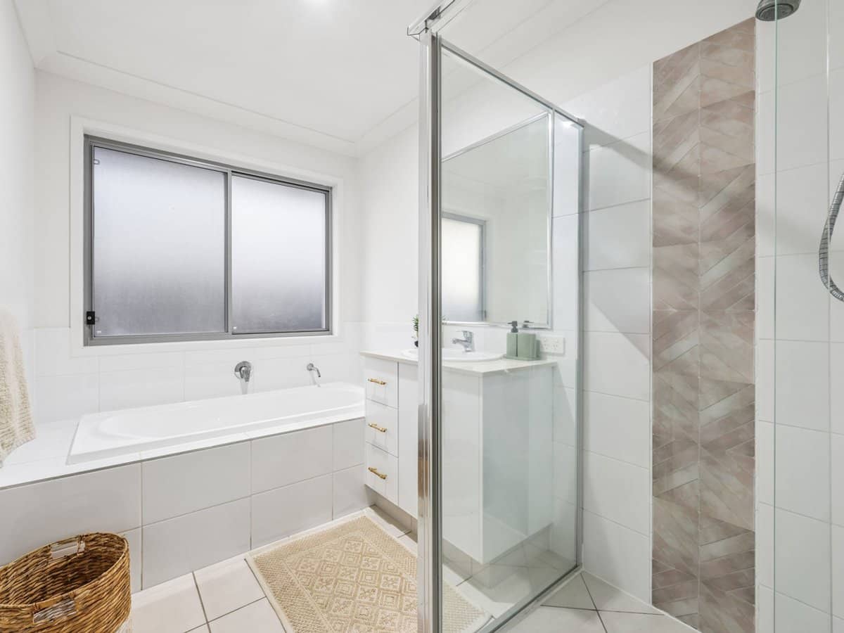 10 Meander Court, ORMEAU HILLS - Thumbnail 19