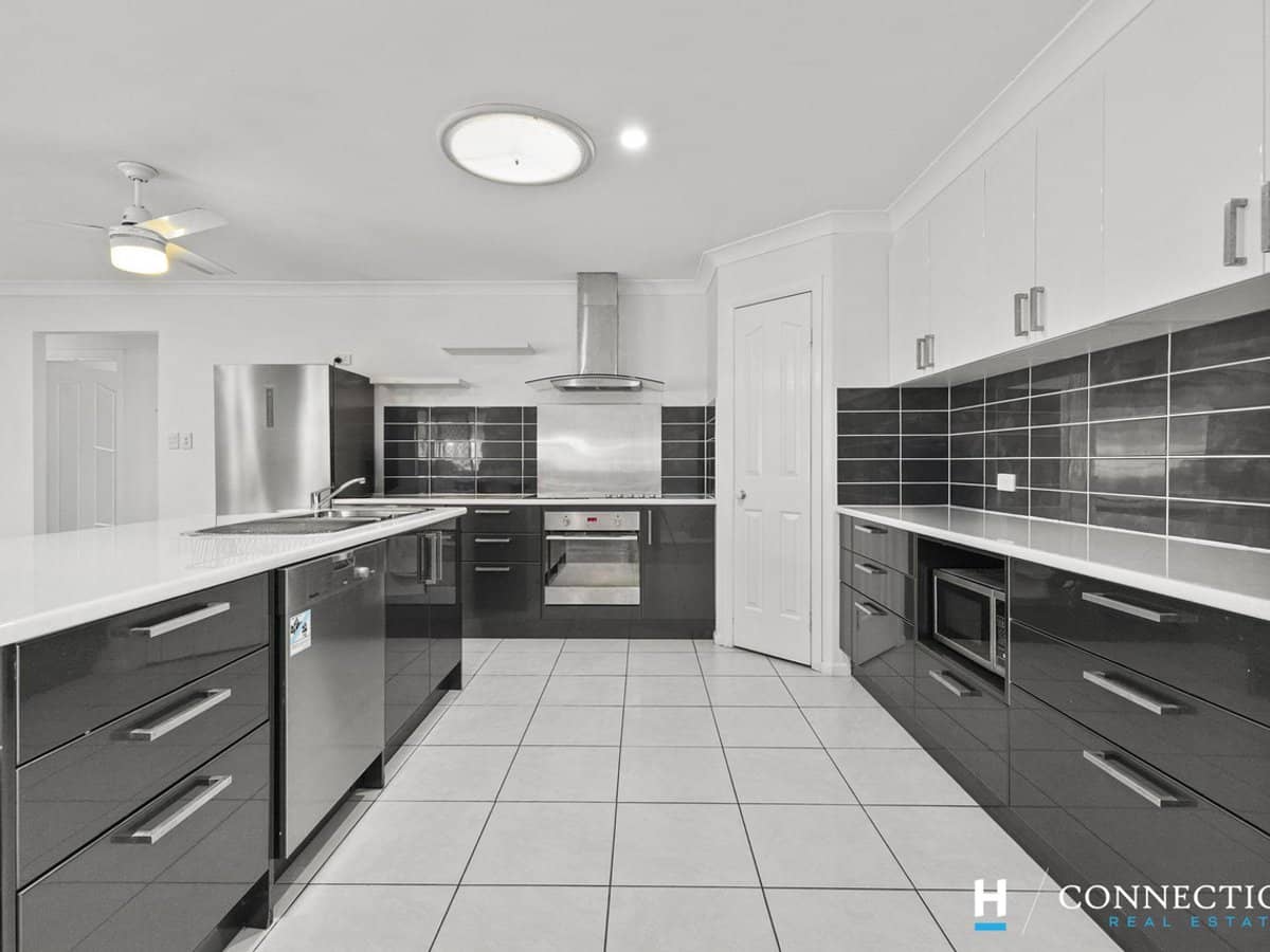 15-17 Wimbledon Drive, MORAYFIELD - Thumbnail 5