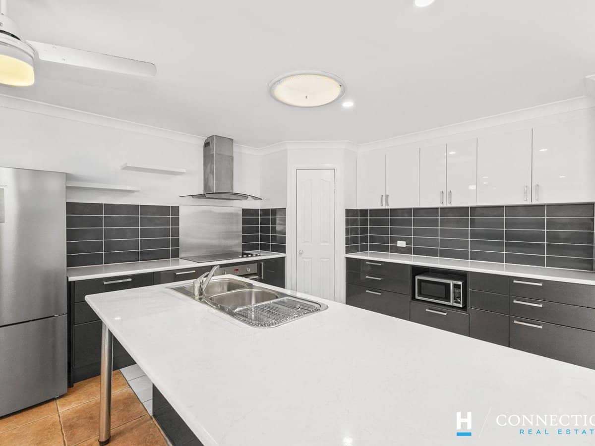 15-17 Wimbledon Drive, MORAYFIELD - Thumbnail 6