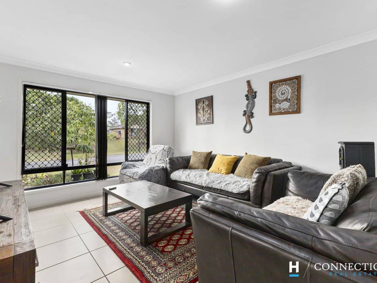 4 Brigalow Court, MORAYFIELD - Thumbnail 2