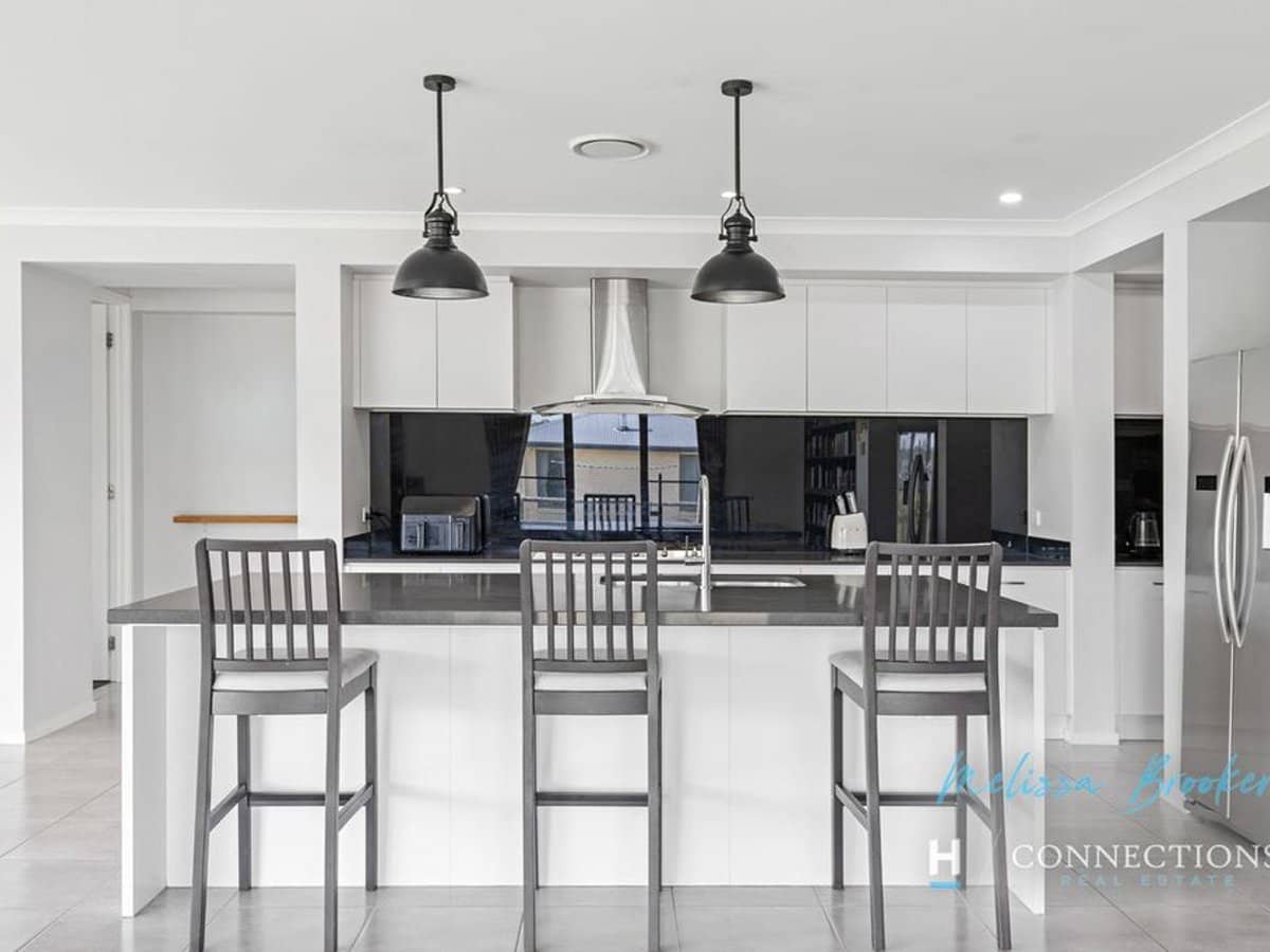 88 Elena Court, ELIMBAH - Thumbnail 4