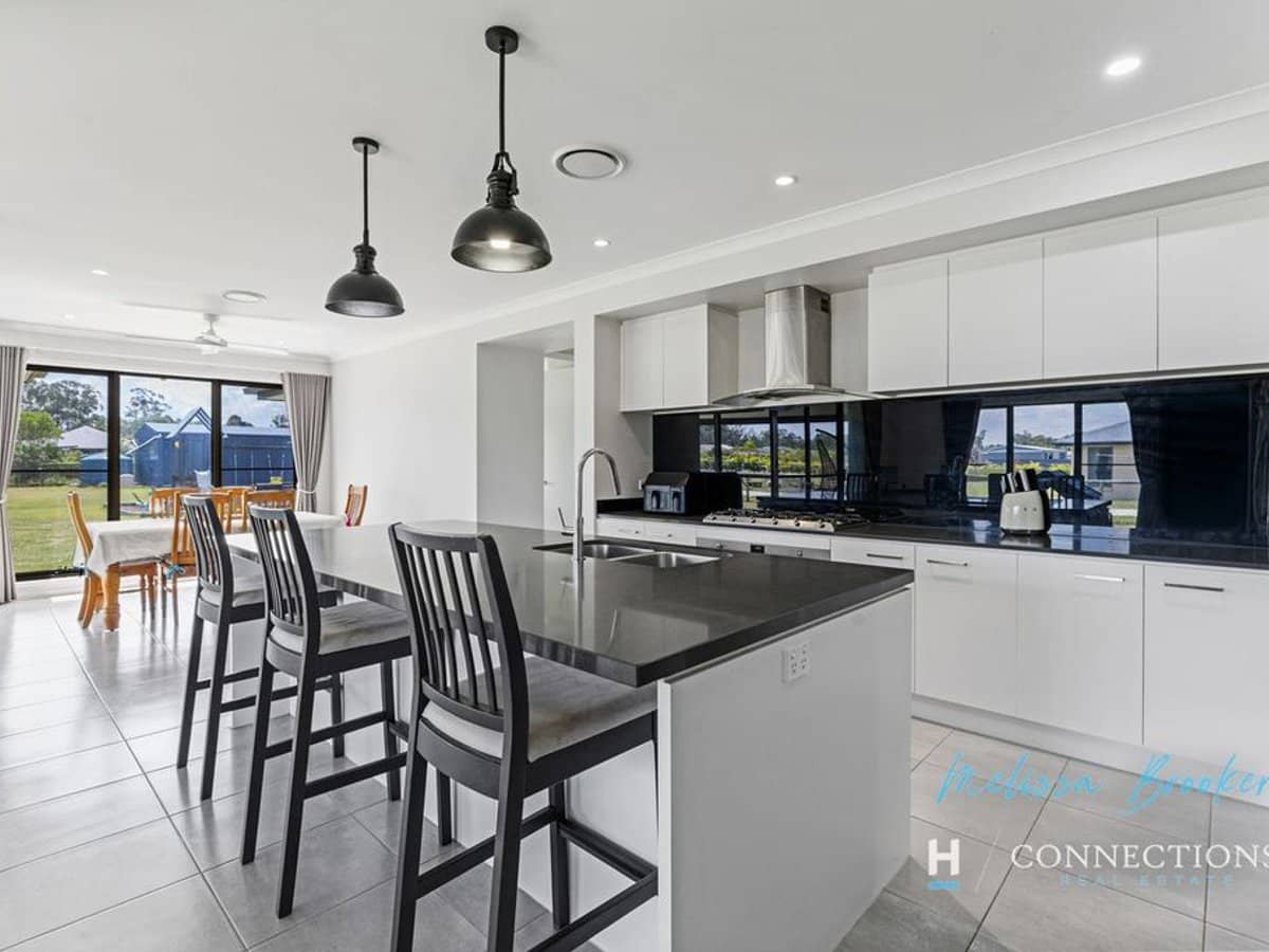 88 Elena Court, ELIMBAH - Thumbnail 5