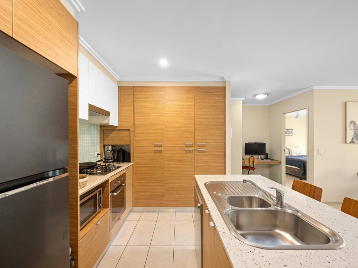 13/154 Musgrave Avenue, SOUTHPORT - Thumbnail 2