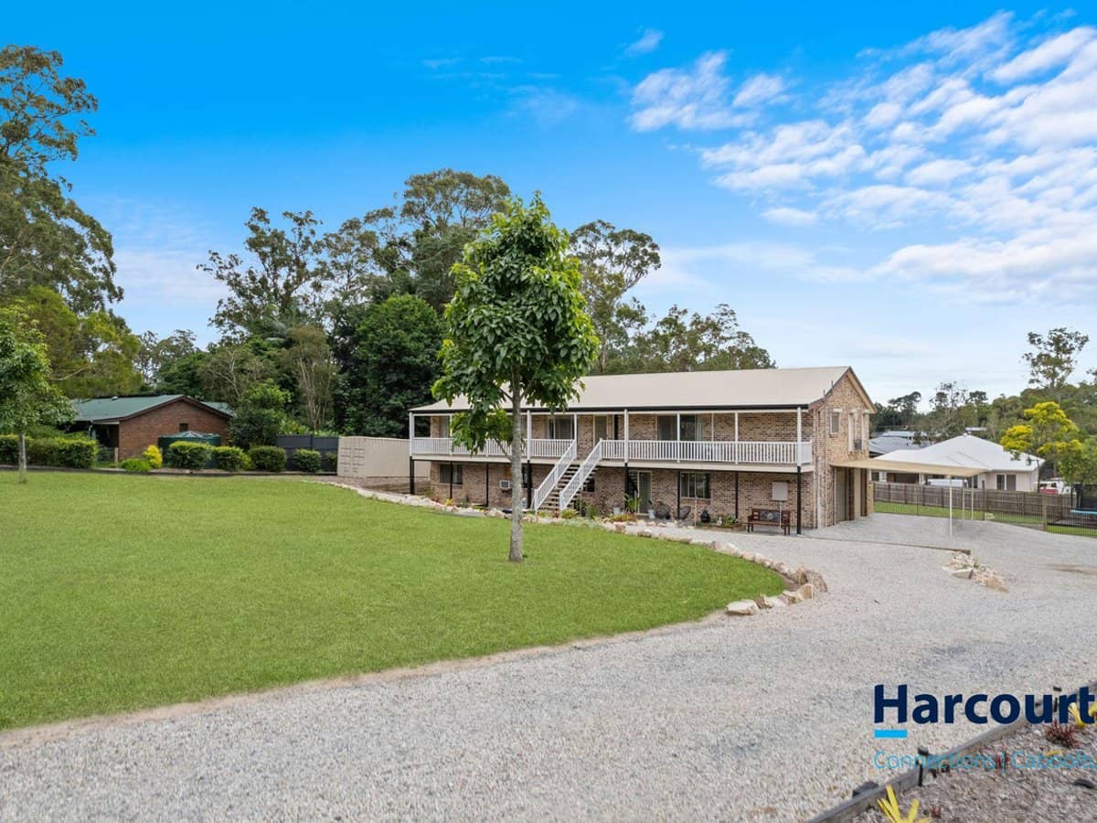 82 Madeline Drive, MORAYFIELD - Thumbnail 3