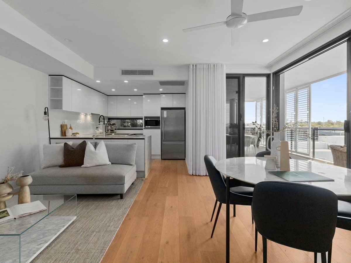 69 Kittyhawk Drive, CHERMSIDE - Thumbnail 2