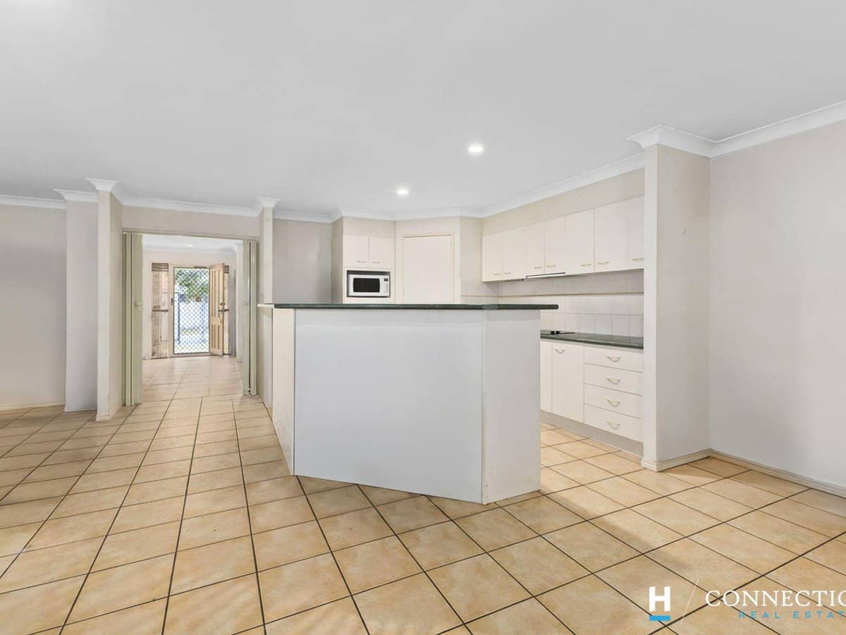 6 Kristina Close, BRACKEN RIDGE - Thumbnail 2