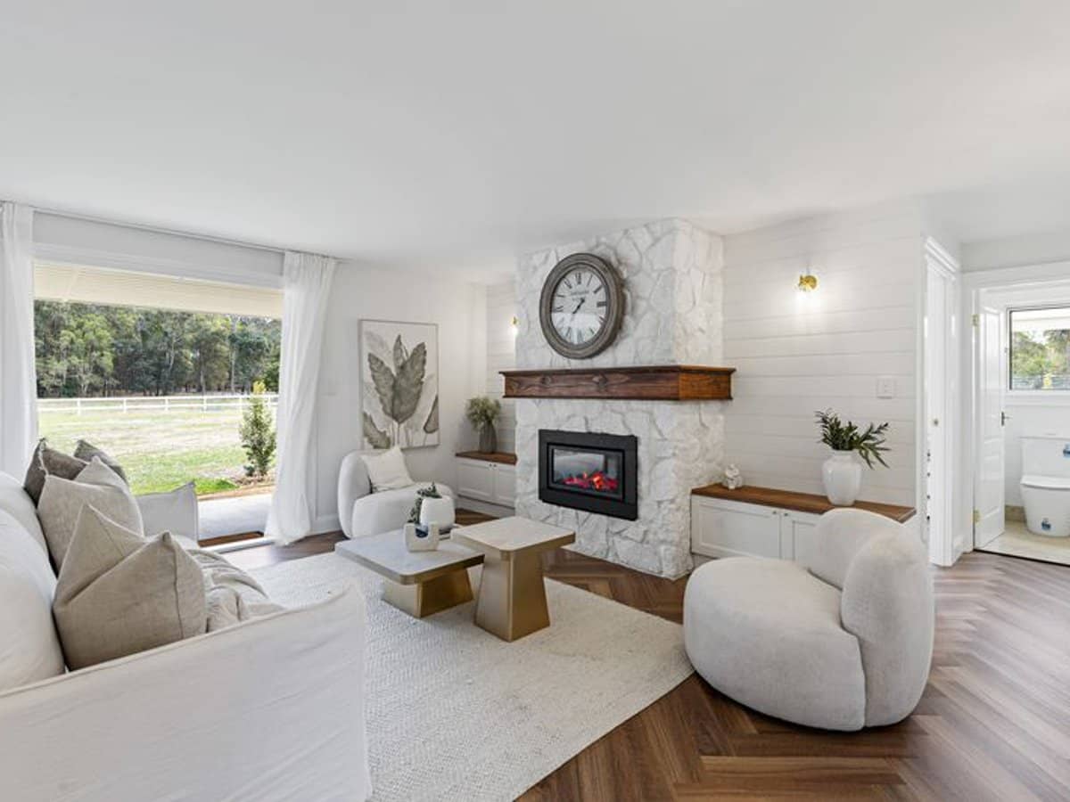 45 Richards Court, BELLMERE - Thumbnail 2