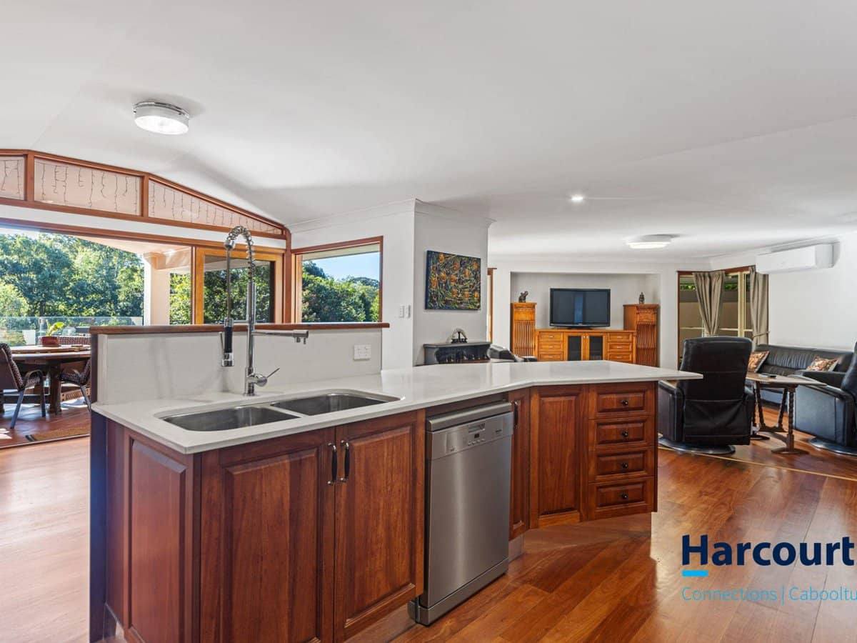 61 Thompson Road, BELLMERE - Thumbnail 7