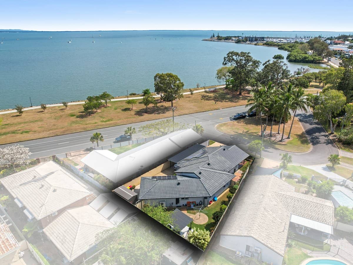 11 Endeavour Esplanade, NEWPORT - Thumbnail 1