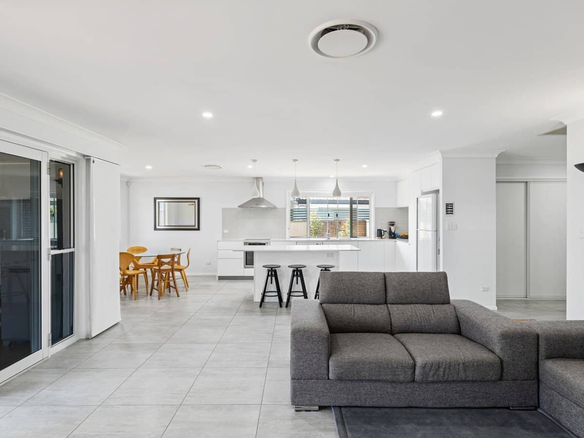 11 Endeavour Esplanade, NEWPORT - Thumbnail 9