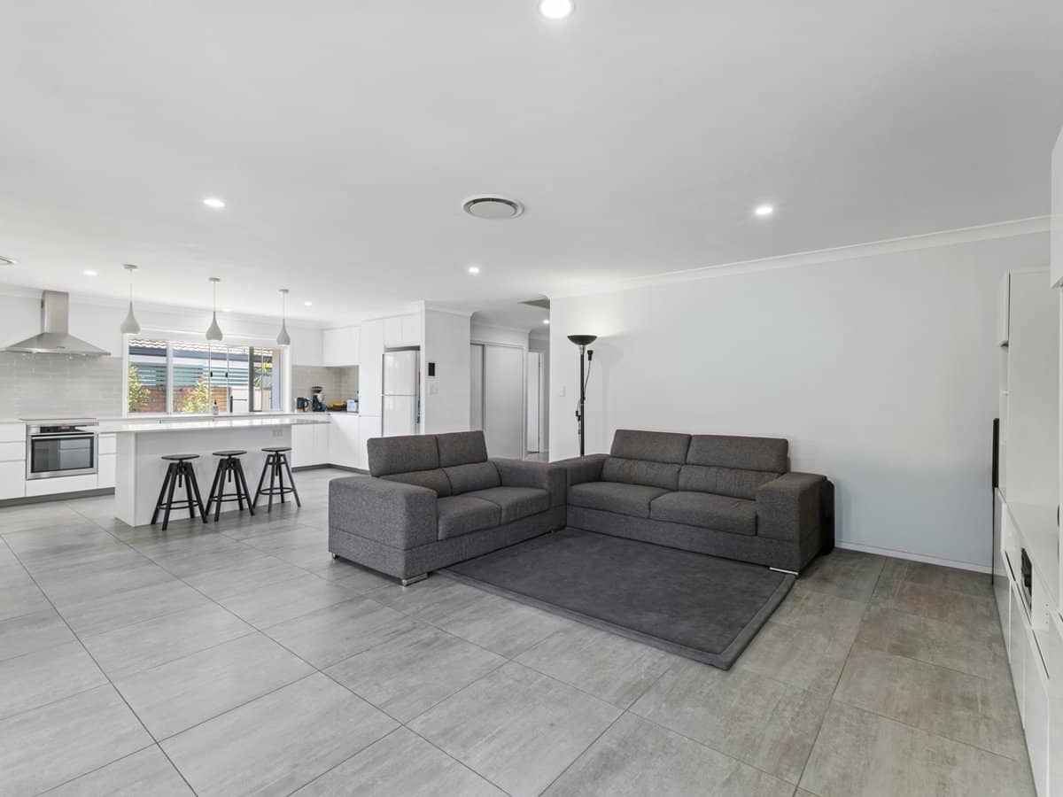 11 Endeavour Esplanade, NEWPORT - Thumbnail 11