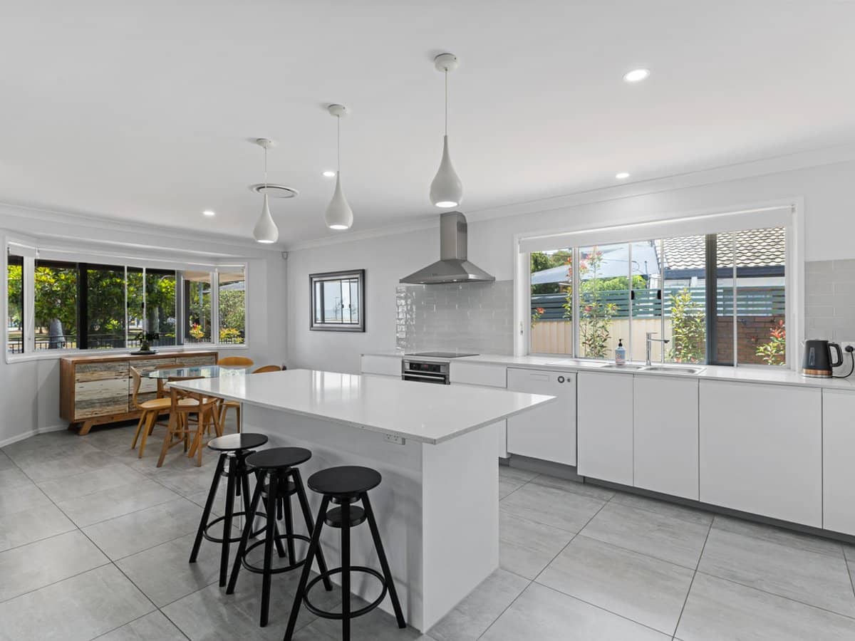 11 Endeavour Esplanade, NEWPORT - Thumbnail 13