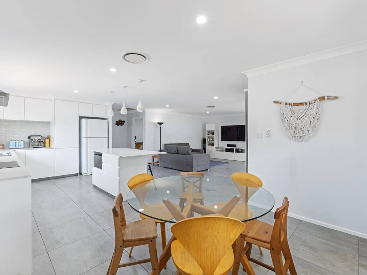 11 Endeavour Esplanade, NEWPORT - Thumbnail 16