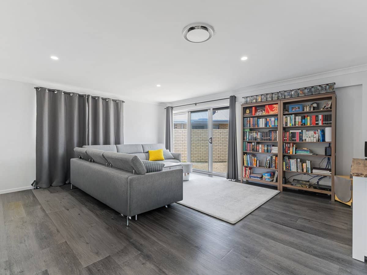 11 Endeavour Esplanade, NEWPORT - Thumbnail 18