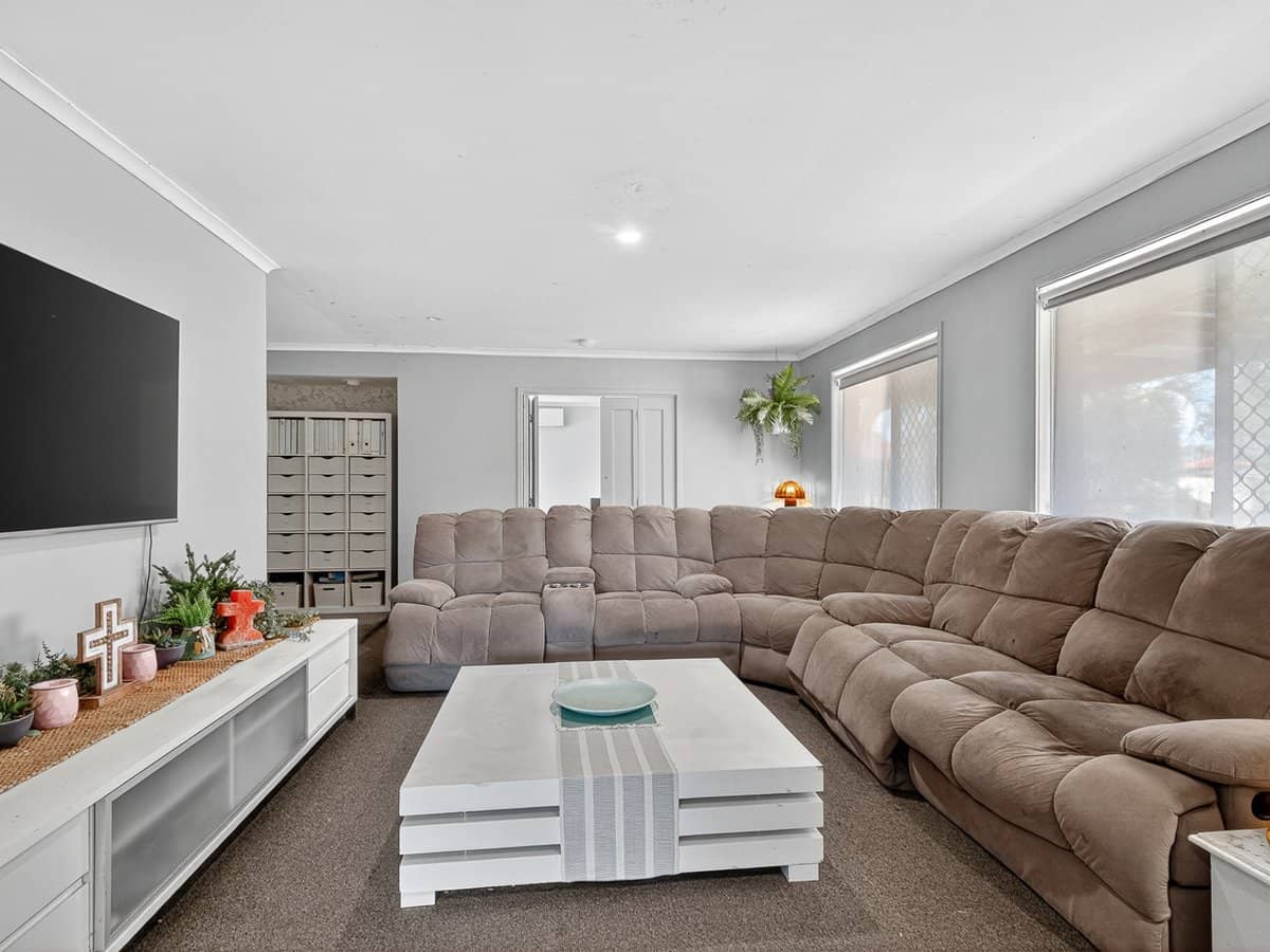6 Blamey Court, MORAYFIELD - Thumbnail 4