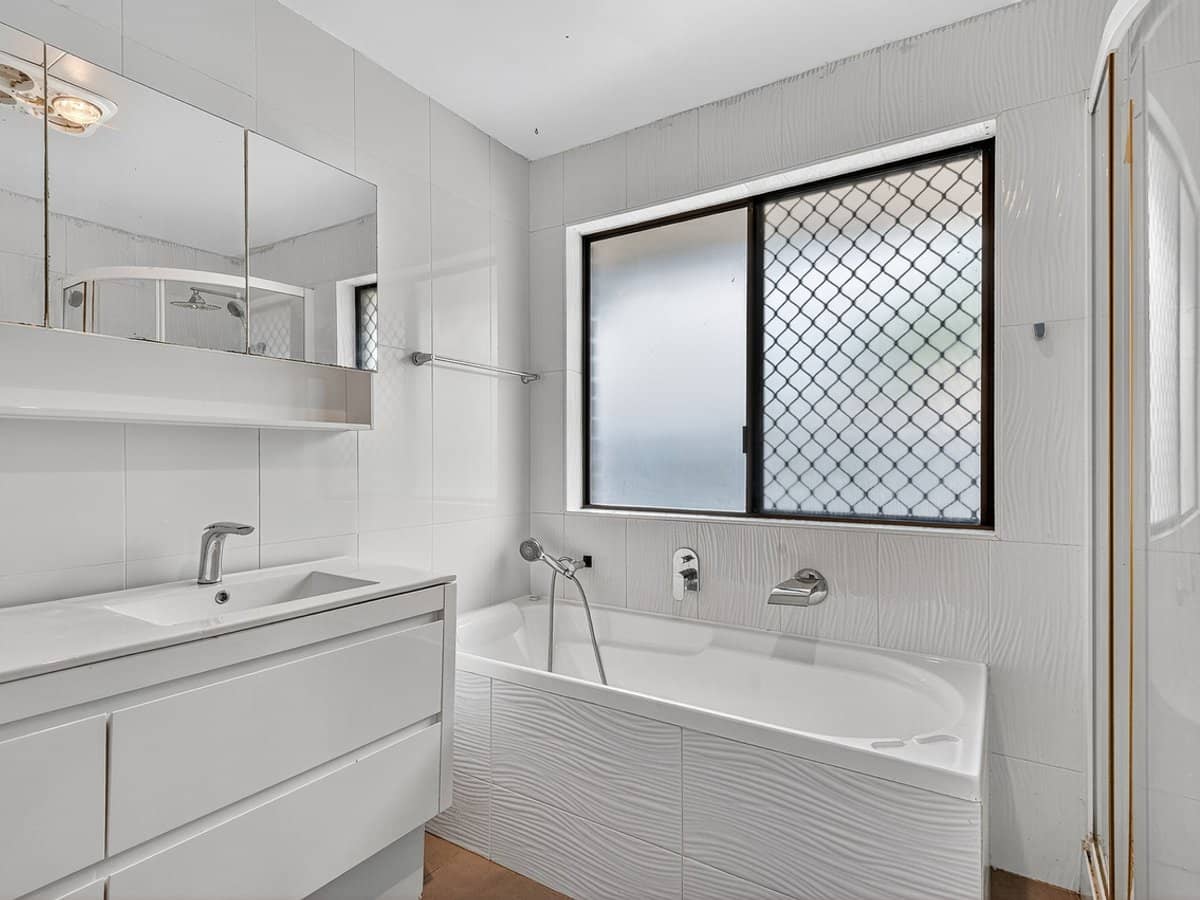 6 Blamey Court, MORAYFIELD - Thumbnail 14