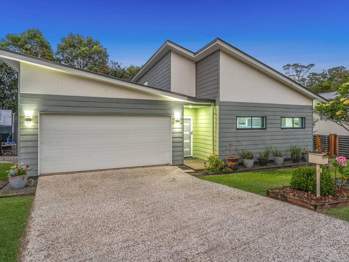 12 Dollarbird Place, GLASS HOUSE MOUNTAINS - Thumbnail 1