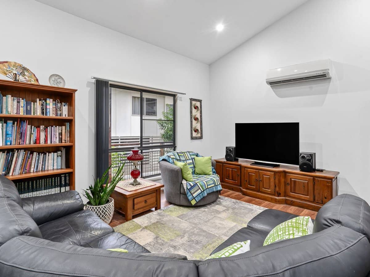 12 Dollarbird Place, GLASS HOUSE MOUNTAINS - Thumbnail 4