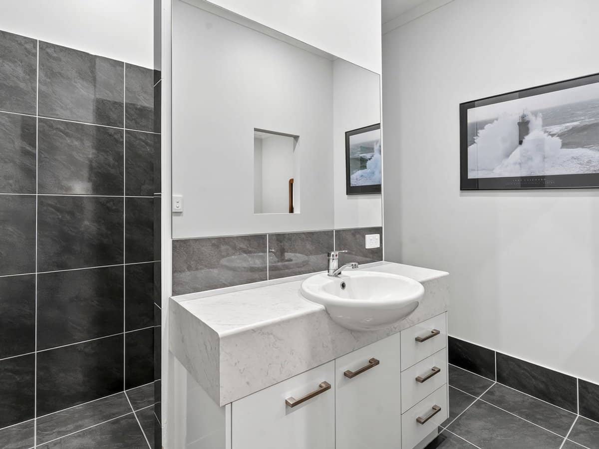 12 Dollarbird Place, GLASS HOUSE MOUNTAINS - Thumbnail 9