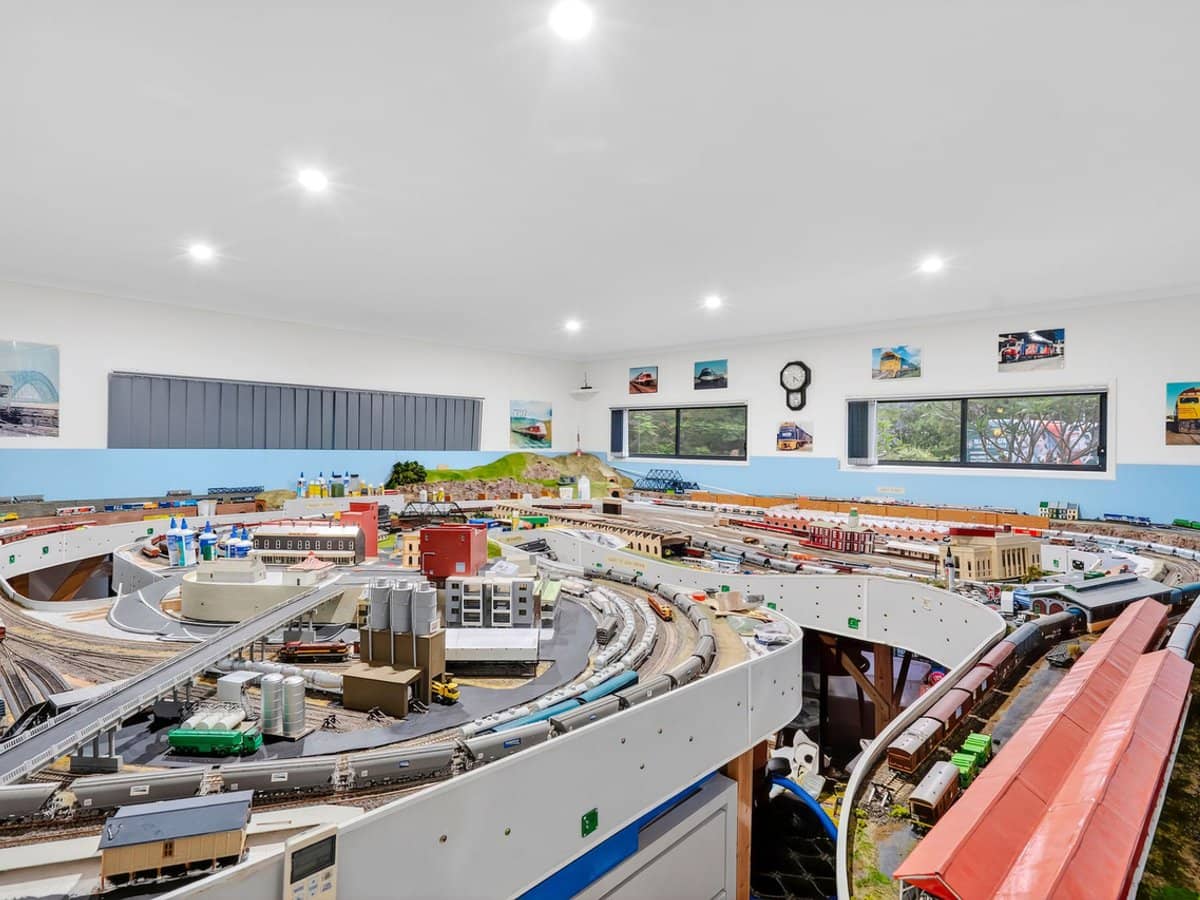 12 Dollarbird Place, GLASS HOUSE MOUNTAINS - Thumbnail 13