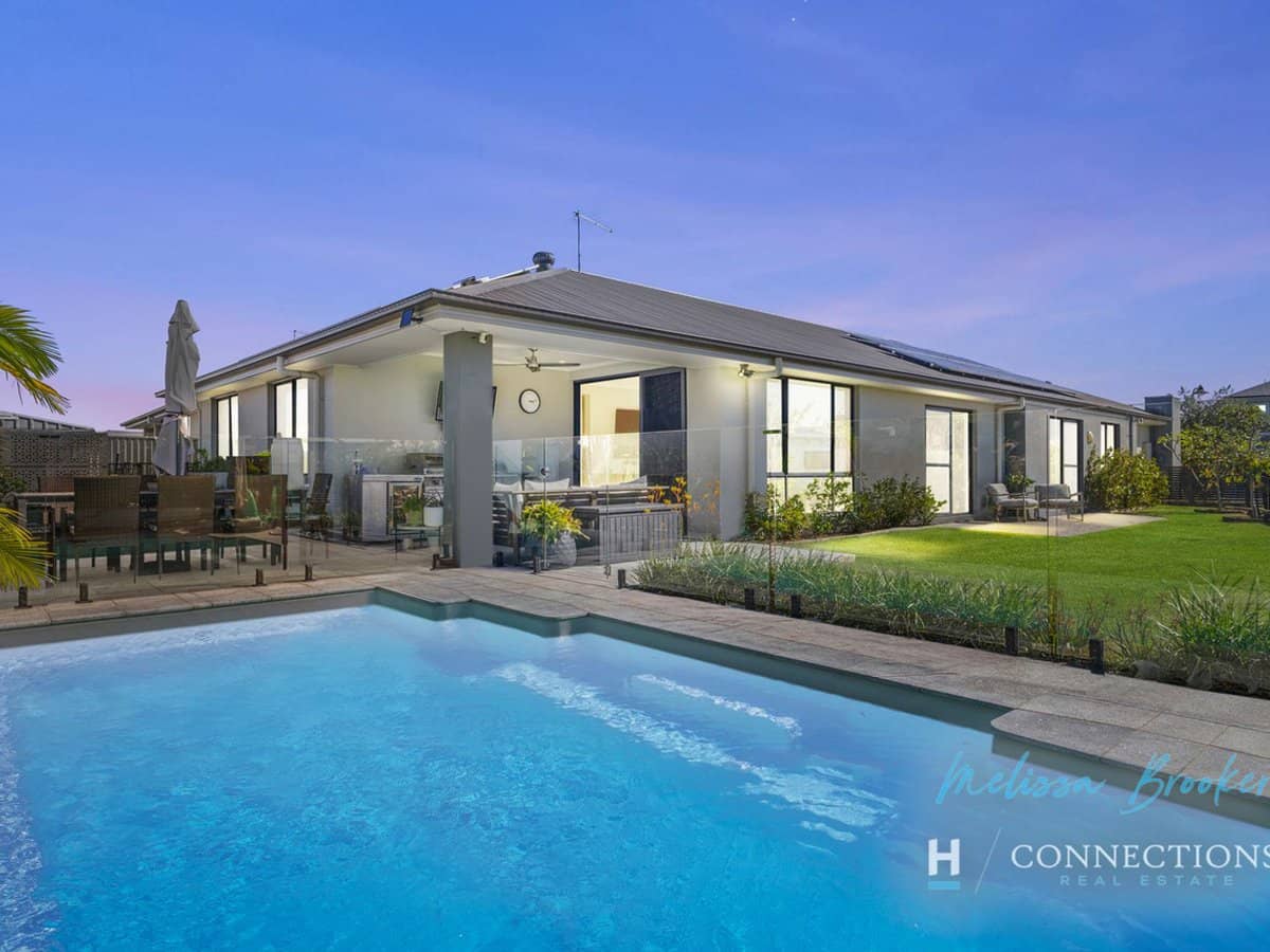 64 Aquila Circuit, BANKSIA BEACH - Thumbnail 3