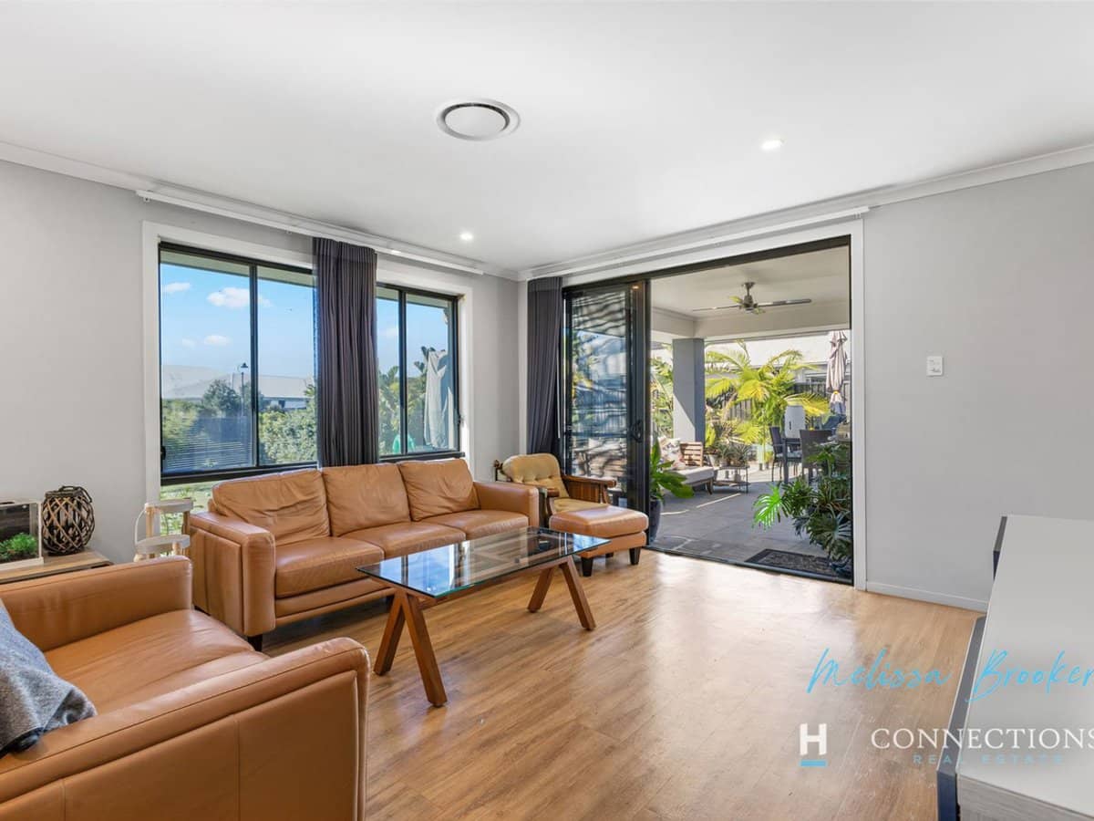 64 Aquila Circuit, BANKSIA BEACH - Thumbnail 8