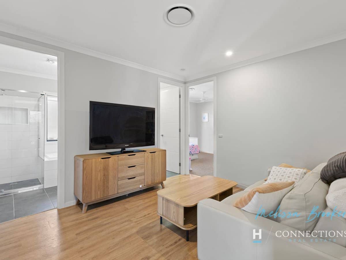 64 Aquila Circuit, BANKSIA BEACH - Thumbnail 11