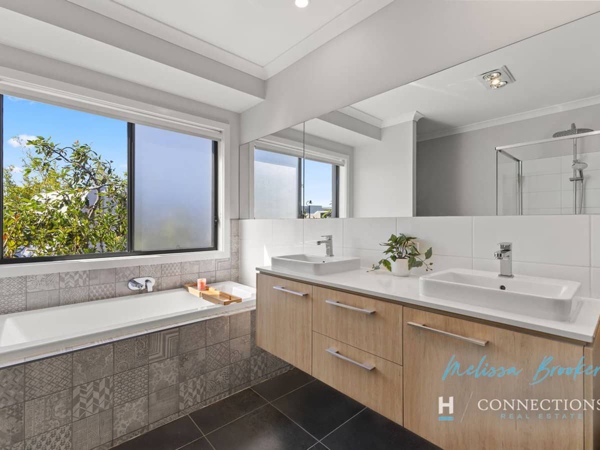 64 Aquila Circuit, BANKSIA BEACH - Thumbnail 19