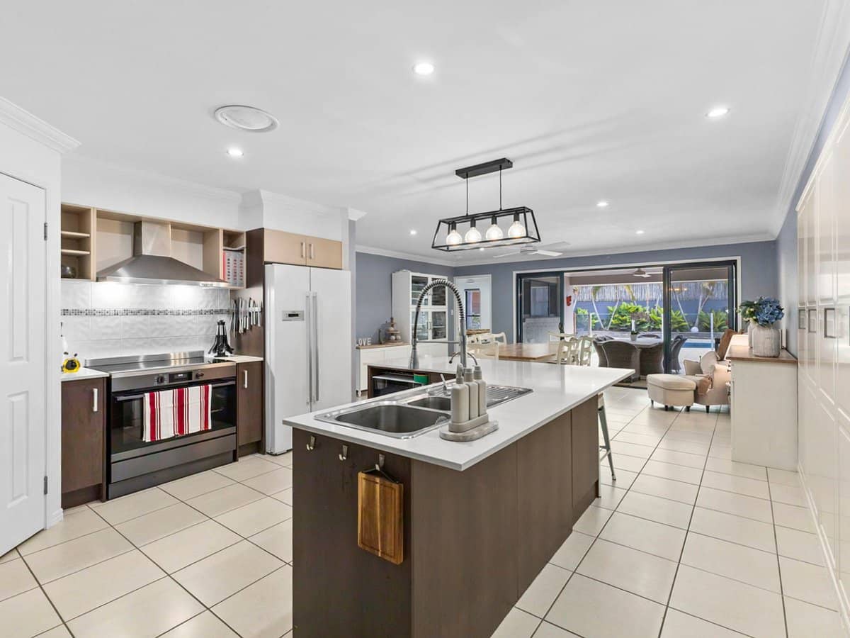 8 Lagoon Court, MURRUMBA DOWNS - Thumbnail 5