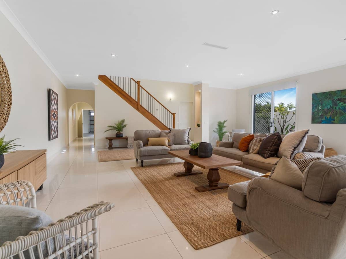 7025 Vista Drive, BENOWA - Thumbnail 2