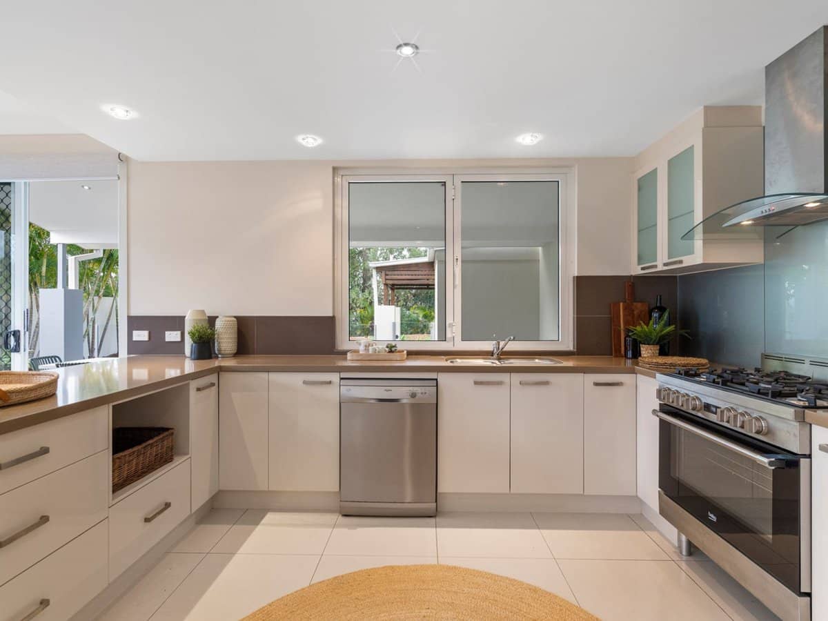 7025 Vista Drive, BENOWA - Thumbnail 3