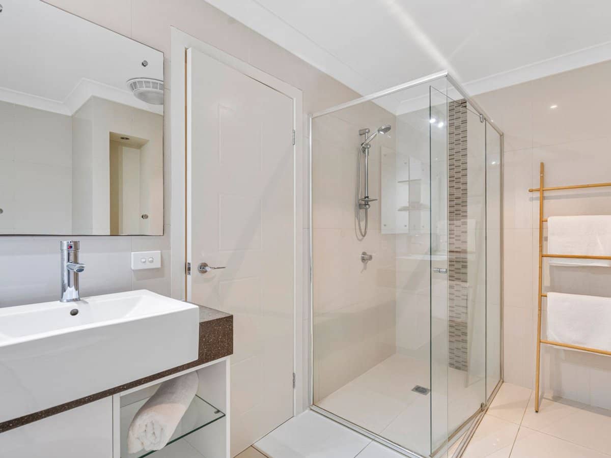 7025 Vista Drive, BENOWA - Thumbnail 19