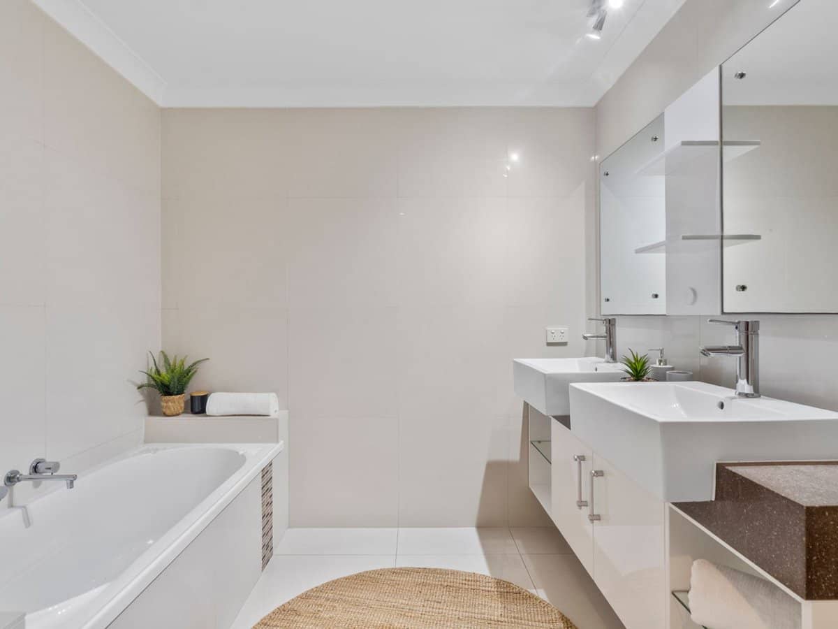 7025 Vista Drive, BENOWA - Thumbnail 20