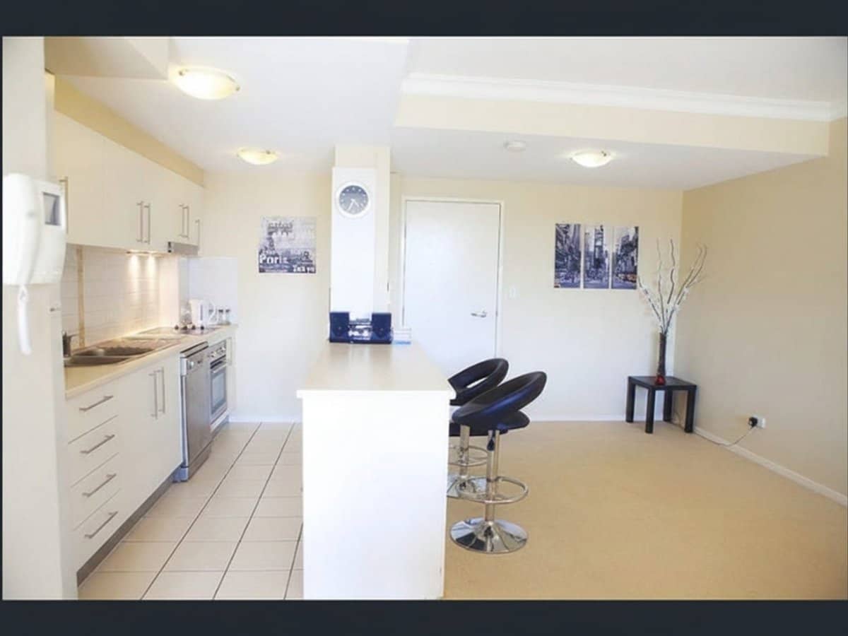 2246 Logan Road, UPPER MOUNT GRAVATT - Thumbnail 2