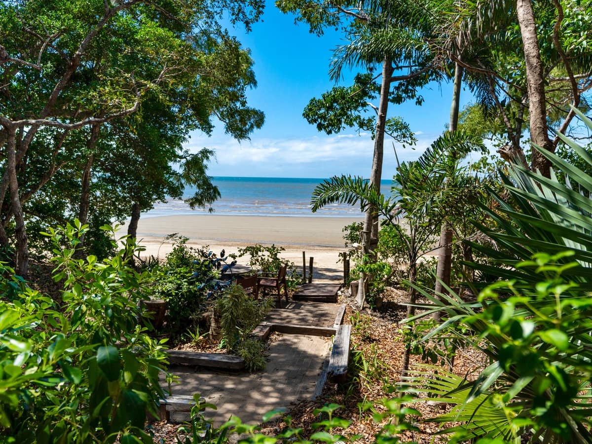 33 Esplanade, COOKTOWN - Thumbnail 1