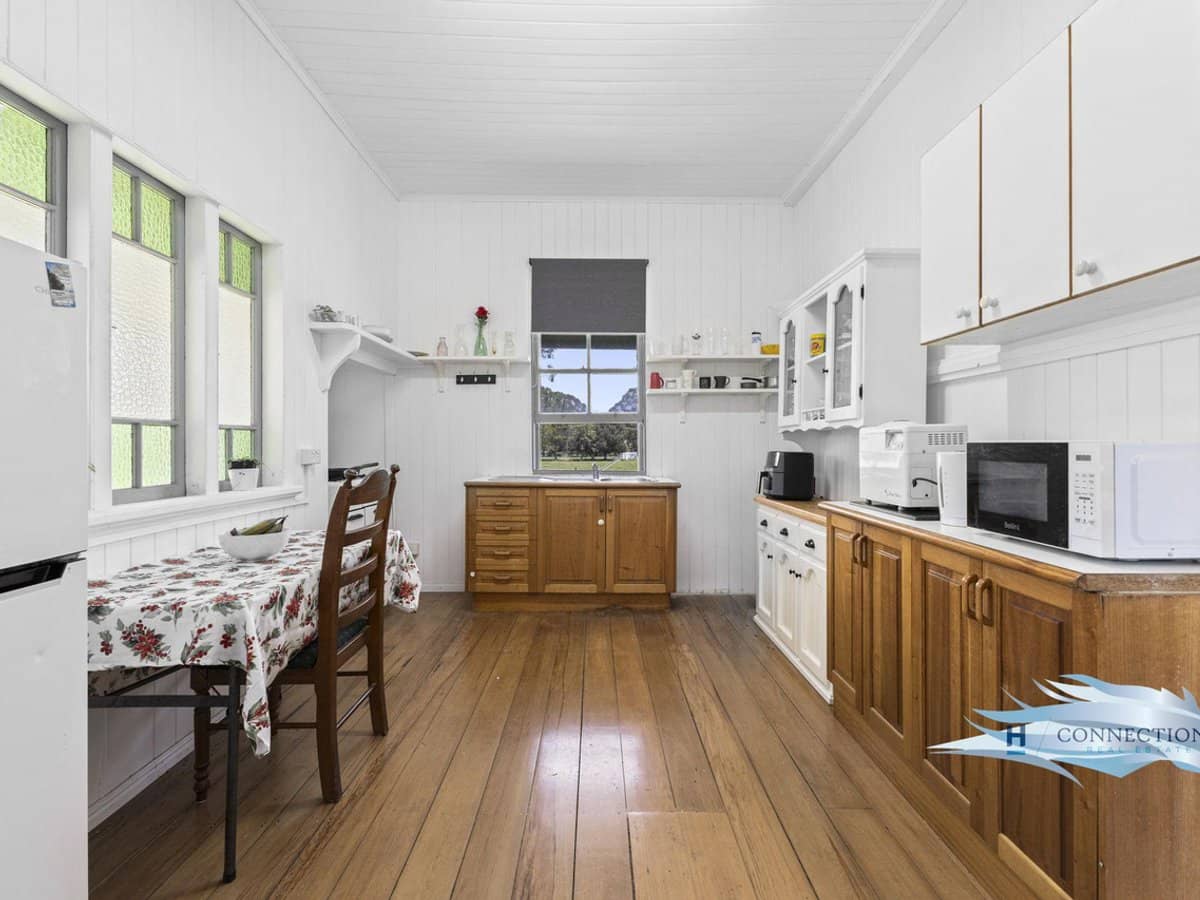 18 Murray Court, BEACHMERE - Thumbnail 15