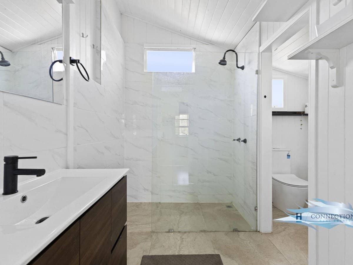 18 Murray Court, BEACHMERE - Thumbnail 27