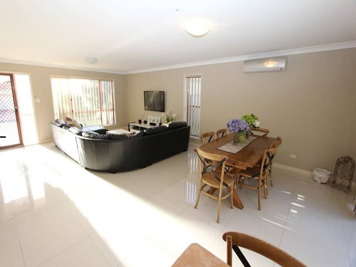 22 Clear River Boulevard, ASHMORE - Thumbnail 3