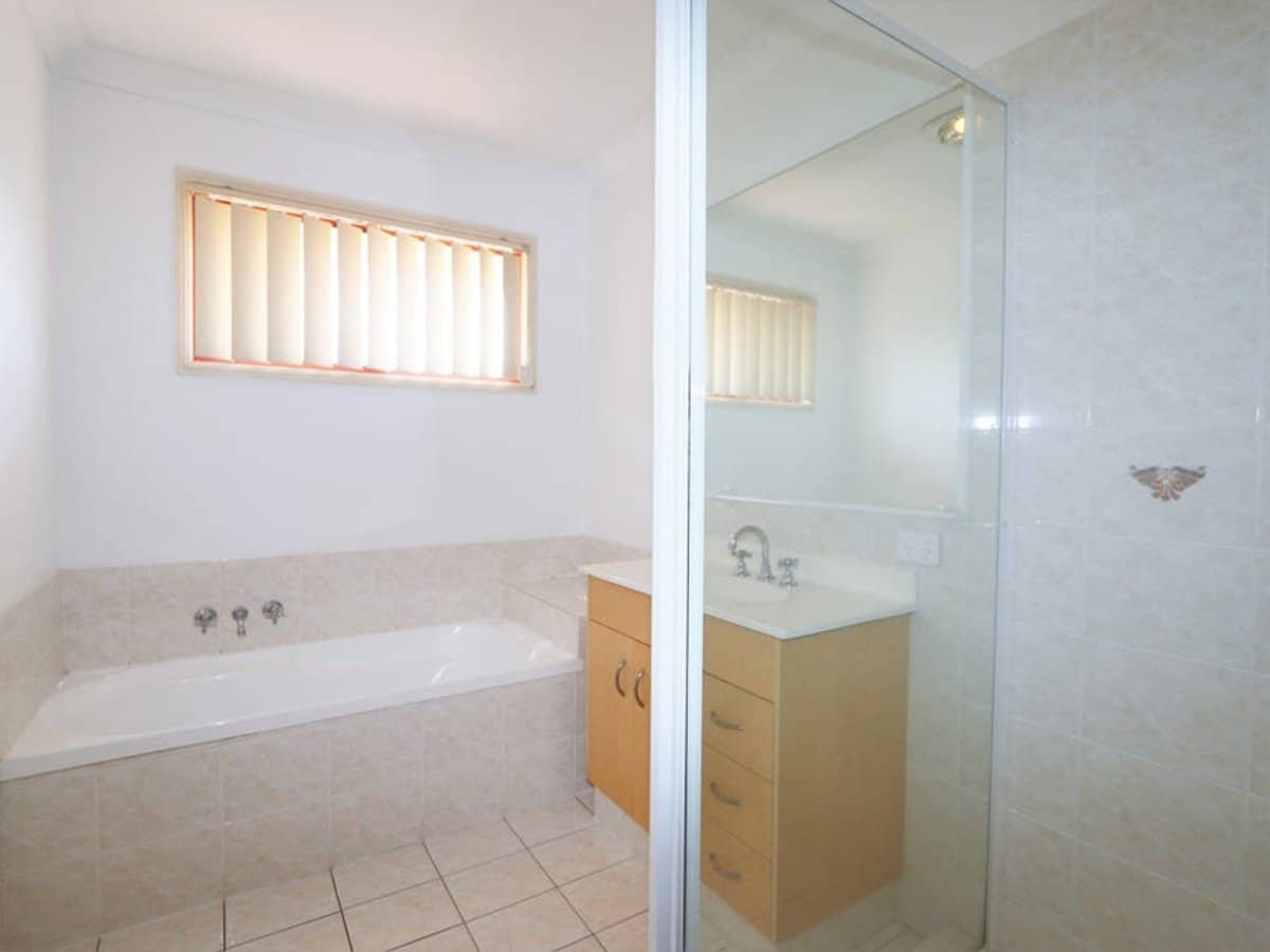 22 Clear River Boulevard, ASHMORE - Thumbnail 10