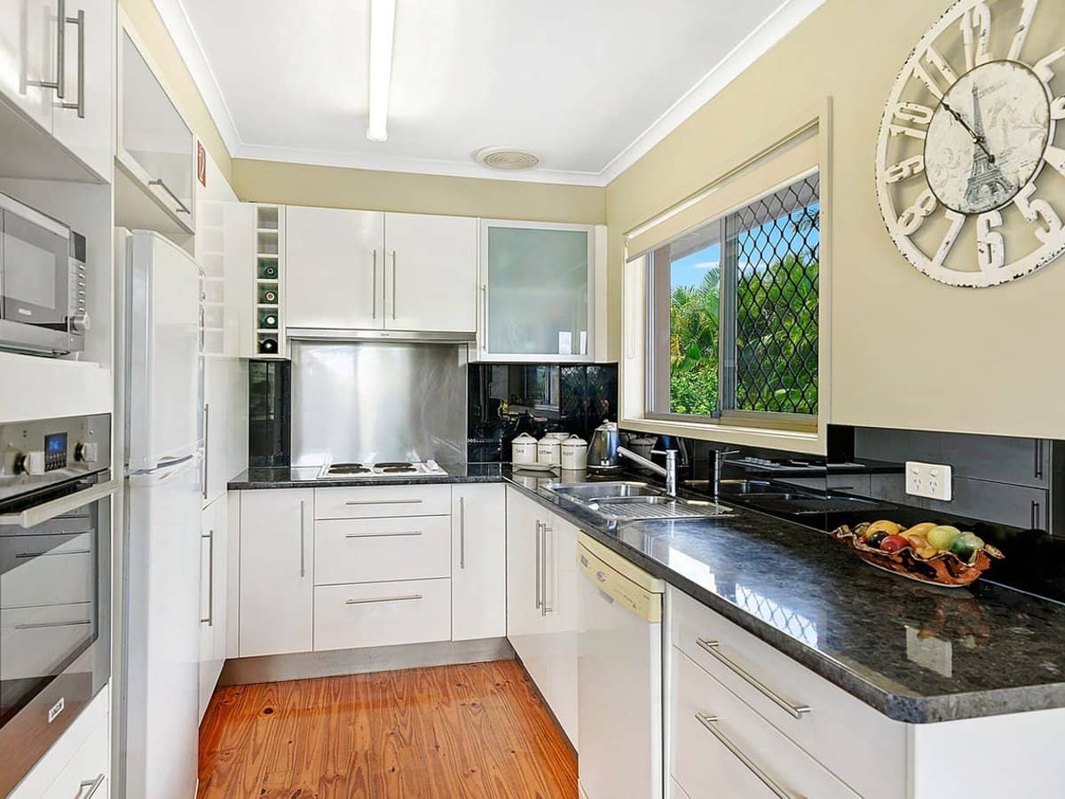 4 Tallowood Road, ASHMORE - Thumbnail 2